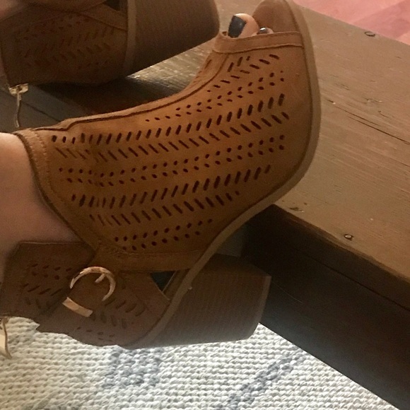 ♥️New Brown Peep toe heels! Size 7 Vegan suede - Picture 4 of 6